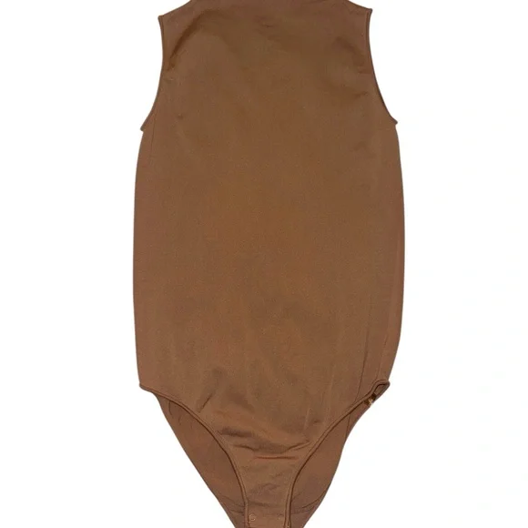 SKIMS Essential Mock Neck Bodysuit - Picture 4 of 4